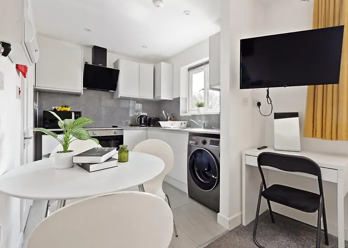 South Harrow Apartment